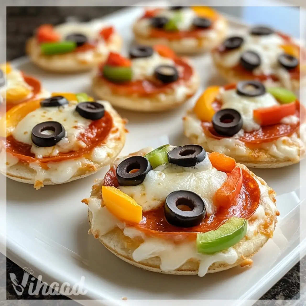 Kid-Friendly Mini Pizzas Recipe A Fun Family Meal!