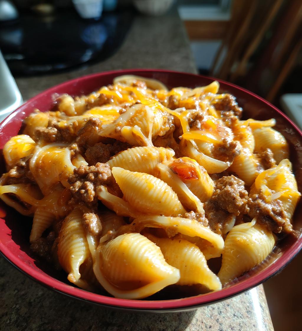 creamy beef and shells - detail 1