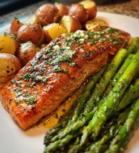 garlic herb salmon with asparagus and potatoes