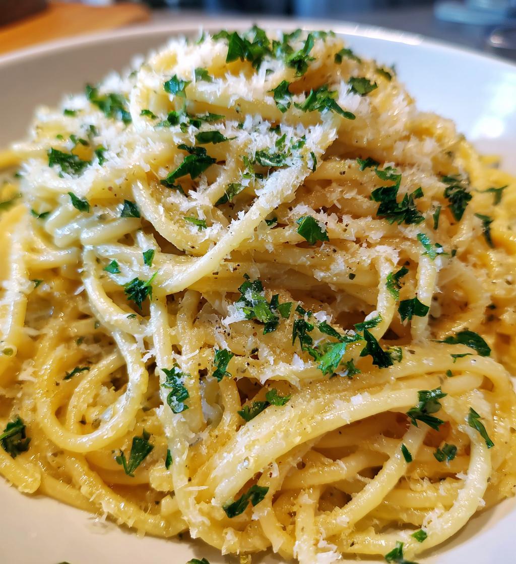 garlic parmesan pasta - detail 1