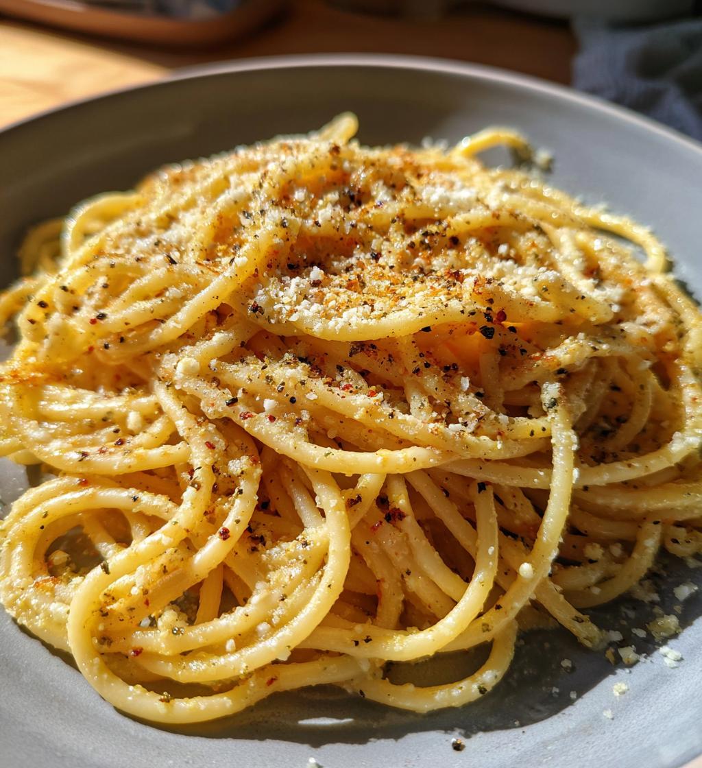 5 ingredient garlic parmesan pasta - detail 1