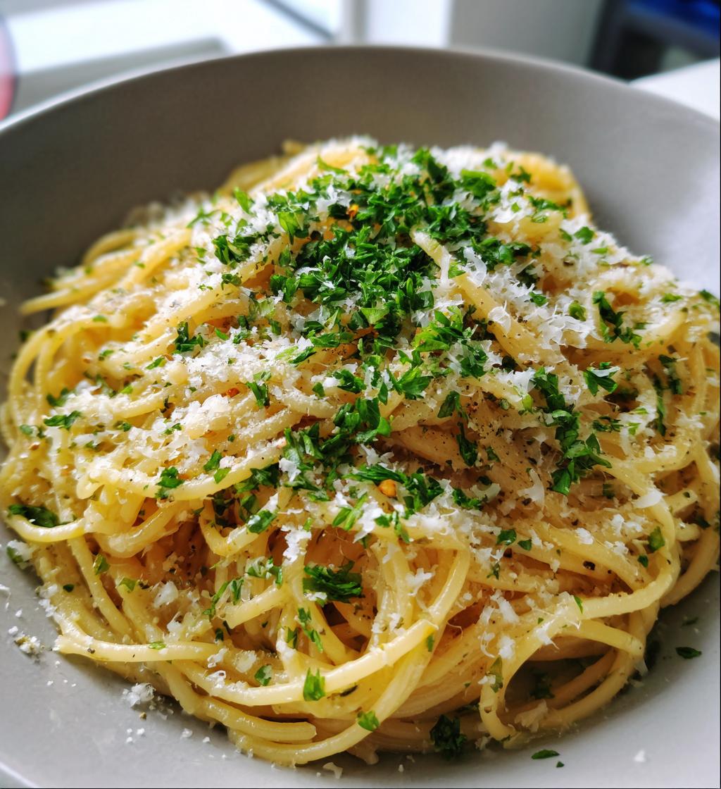 buttery garlic noodles - detail 1
