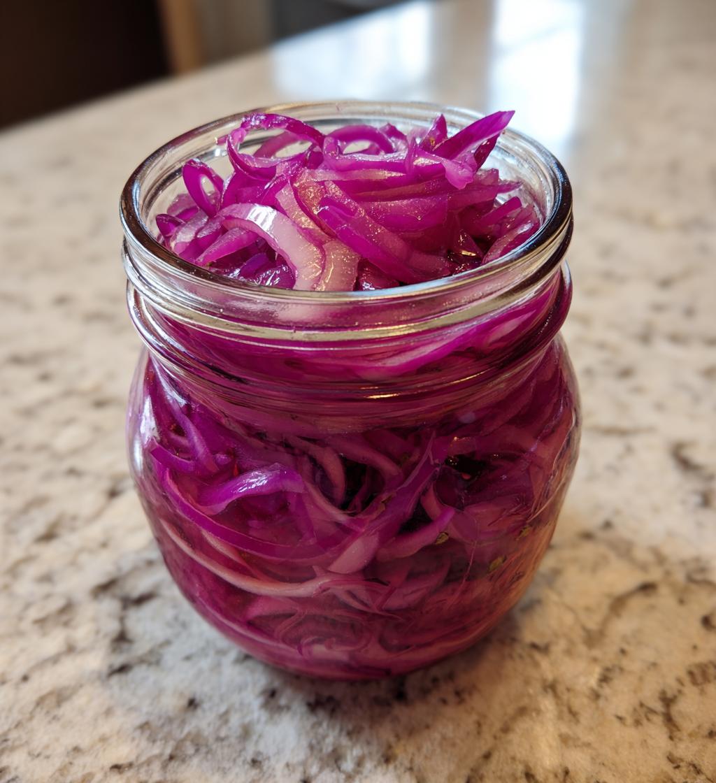 quick pickled red onions - detail 1