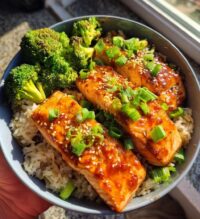 sriracha honey salmon bowls