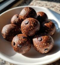 7 ingredient chocolate protein energy balls nutritious and delicious