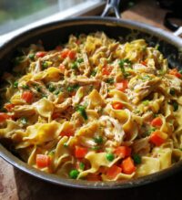 creamy chicken pot pie noodle skillet
