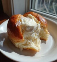 texas roadhouses rolls with honey cinnamon butter