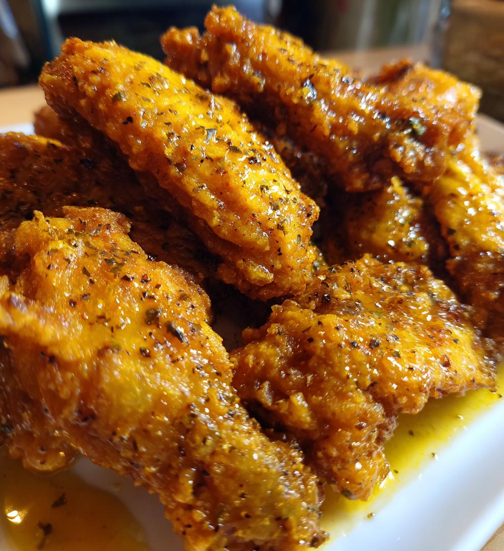 wet lemon pepper wings - detail 1