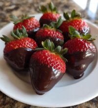 chocolate covered strawberries valentine